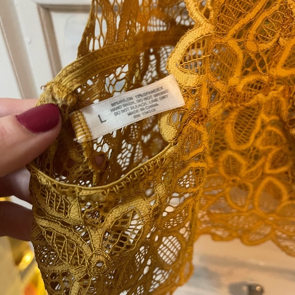 4 bralettes - Picture 6 of 15